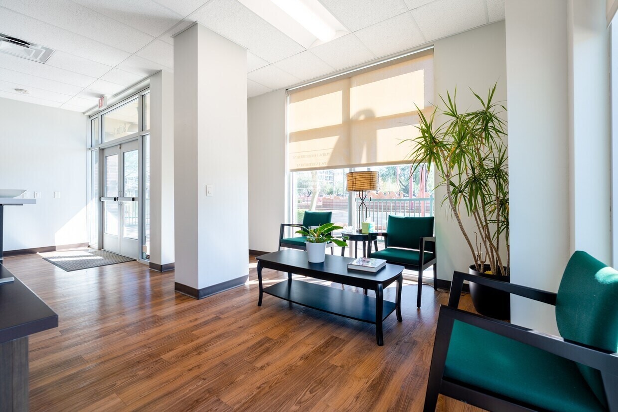 2302 N Central Ave, Phoenix, AZ 85004 - Lot 105 -  - Photo intérieure - Image 1 of 2