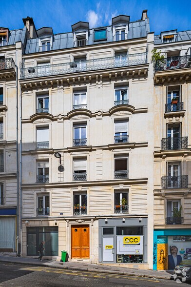 13 Rue Hermel, Paris à louer - Photo de l’immeuble – Image 2 sur 2