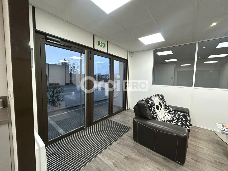 Bureau dans Isle à louer Hall d’entrée– Image 1 sur 6