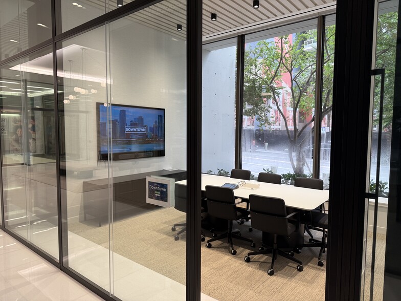 2 S Biscayne Blvd, Miami, FL à louer - Photo de l’immeuble – Image 3 sur 16