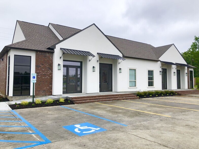4021 W.E. Heck Ct, Baton Rouge, LA à louer - Photo principale – Image 1 sur 14