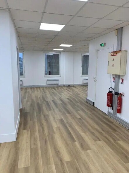 Bureau dans Neuilly-sur-Seine à louer - Photo de l’immeuble – Image 3 sur 6