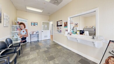 104-118 E Bloomingdale Ave, Brandon, FL à louer Numérisation 3D Matterport– Image 1 sur 13