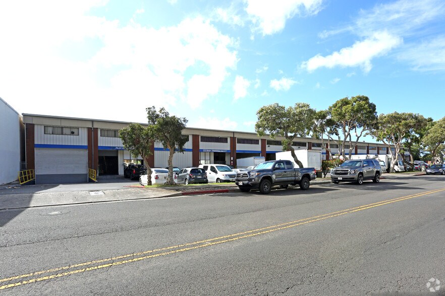 99-1093 Iwaena St, Aiea, HI à louer - Photo de l’immeuble – Image 3 sur 5