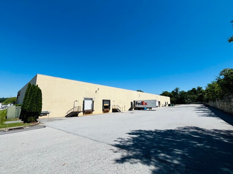 472 Boot Rd, Downingtown, PA à louer - Photo de l’immeuble – Image 2 sur 2