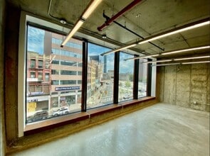 76 Bowery, New York, NY à louer Photo intérieure– Image 1 sur 3