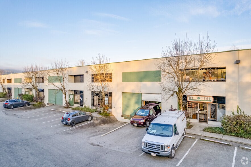 2421-2431 Canoe Ave, Coquitlam, BC à louer - Photo de l’immeuble – Image 3 sur 3