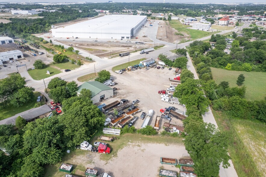200 Nichols Dr, Hutchins, TX à louer - Photo de l’immeuble – Image 3 sur 5