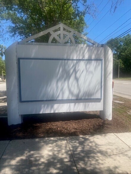 4675 Sunbeam Rd, Jacksonville, FL à vendre - Photo de l’enseigne sur pylône – Image 2 sur 8