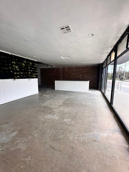 1510 Newport Blvd, Costa Mesa, CA à louer - Photo intérieure – Image 2 sur 14