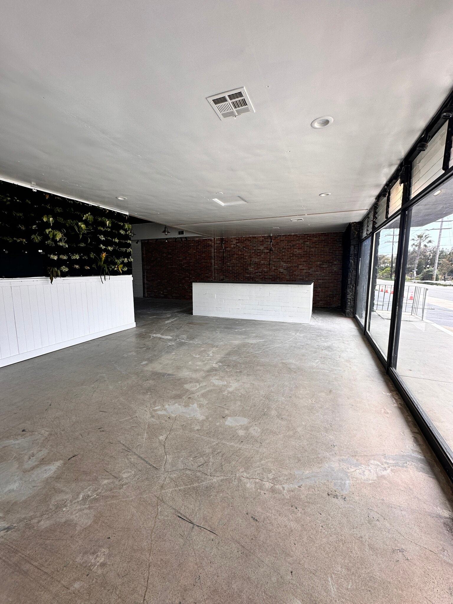 1510 Newport Blvd, Costa Mesa, CA à louer Photo intérieure– Image 1 sur 6