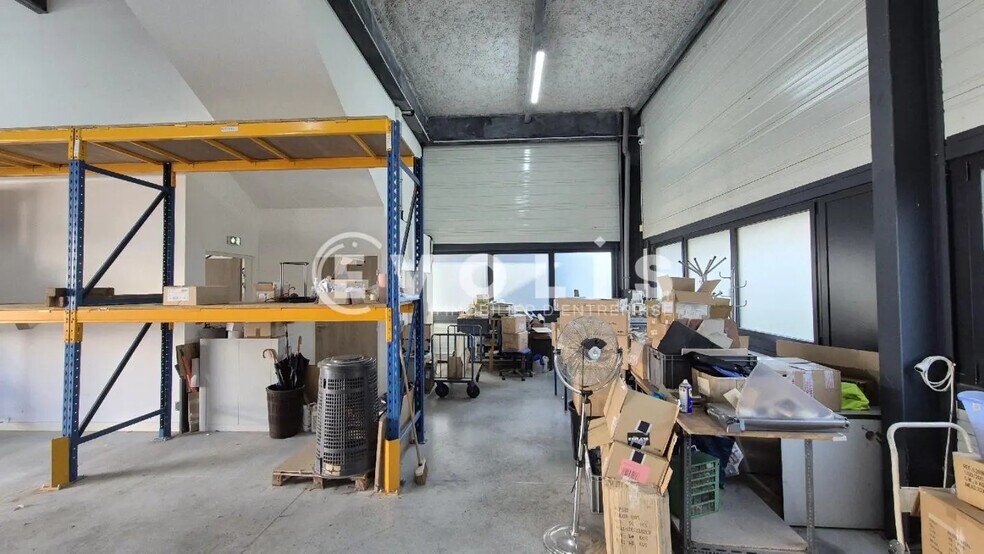 Local d’activités dans Chanteloup-en-Brie à louer - Photo de l’immeuble – Image 3 sur 12