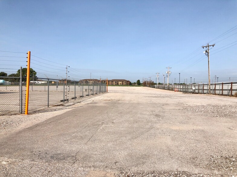 5801 SW 11th St, Oklahoma City, OK à louer - Photo de l’immeuble – Image 3 sur 7