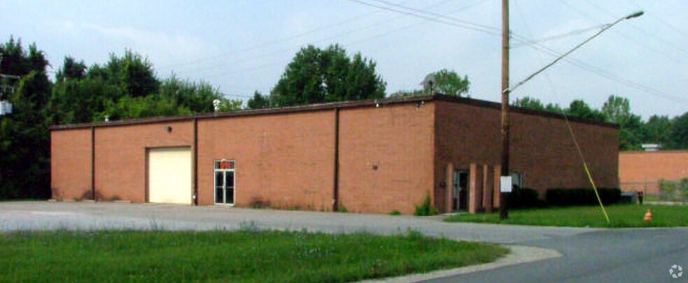 911 Stelzer Rd, Columbus, OH à vendre - Photo de l’immeuble – Image 2 sur 7