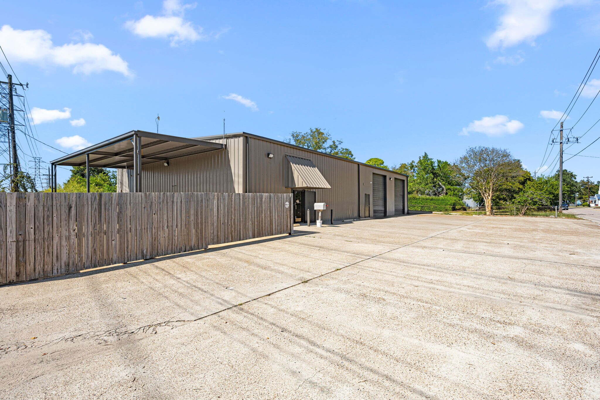 2017 Lee Dr, Baytown, TX à louer Photo de l’immeuble– Image 1 sur 27