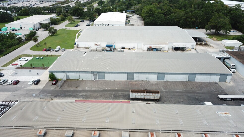 2650 Jewett Ln, Sanford, FL à vendre - Photo de l’immeuble – Image 2 sur 15
