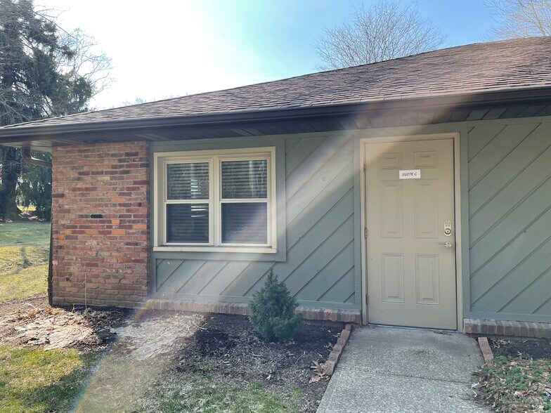1131 Boyce Rd, Upper Saint Clair, PA à louer - Photo de l’immeuble – Image 3 sur 3