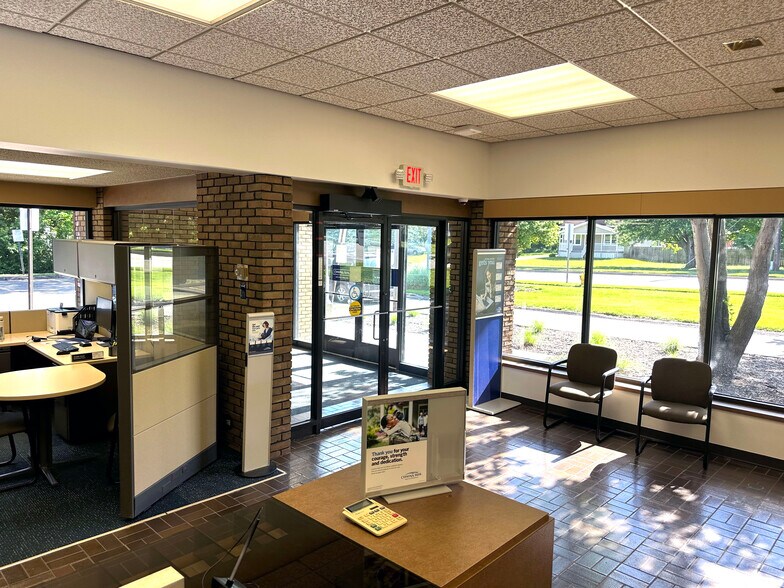 5135 Kalamazoo Ave SE, Grand Rapids, MI à vendre - Photo de l’immeuble – Image 2 sur 7