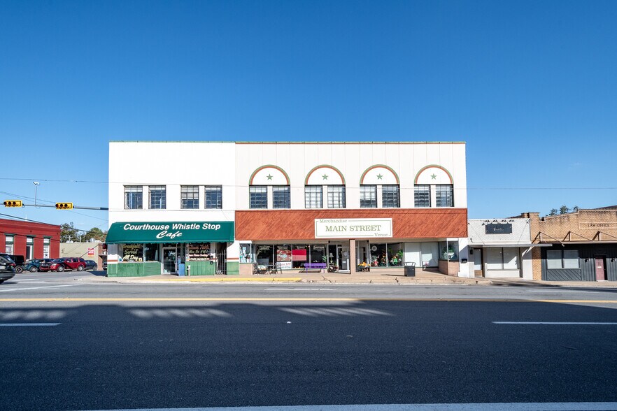 318 N Washington Ave, Livingston, TX à vendre - Photo de l’immeuble – Image 1 sur 34