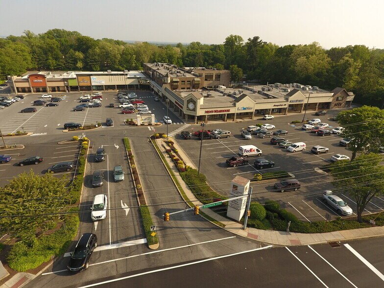 1001 Baltimore Pike, Springfield Township, PA à louer - Photo de l’immeuble – Image 1 sur 26