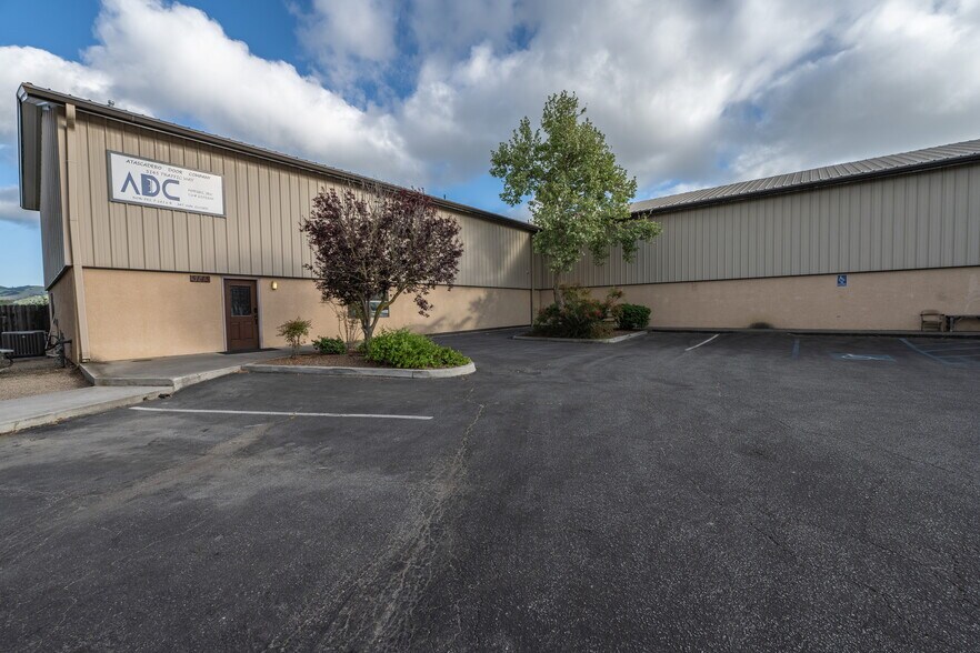 5145 Traffic Way, Atascadero, CA à vendre - Photo de l’immeuble – Image 2 sur 10