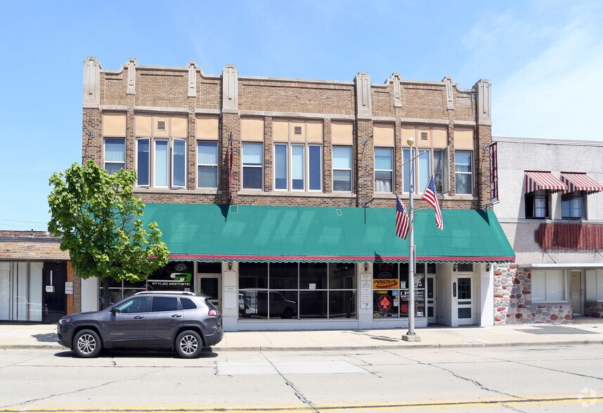 916-918 Milwaukee Ave, South Milwaukee, WI à louer - Photo de l’immeuble – Image 3 sur 3