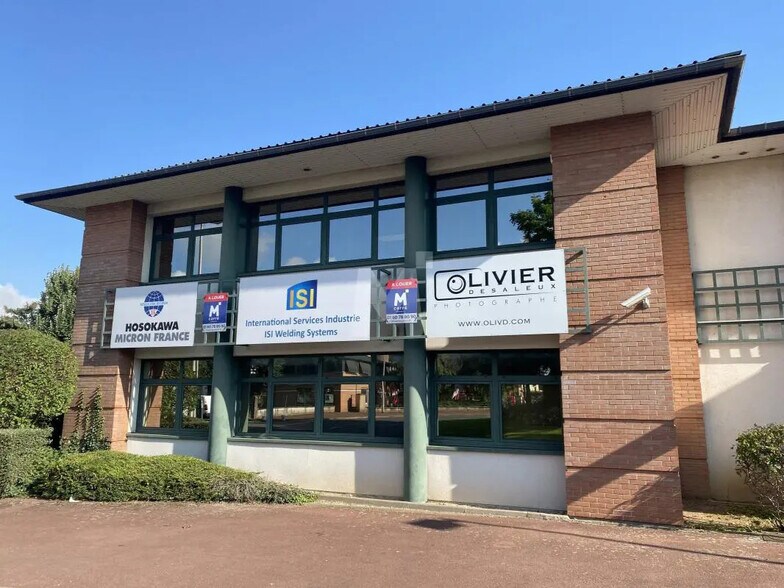 Bureau dans Évry-Courcouronnes à louer - Photo de l’immeuble – Image 1 sur 3
