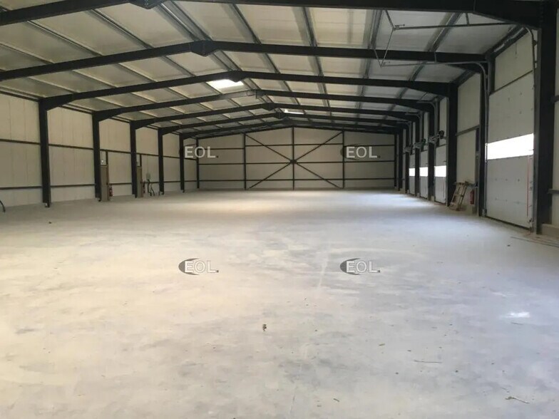 Local d’activités dans Boulbon à louer - Photo de l’immeuble – Image 2 sur 5