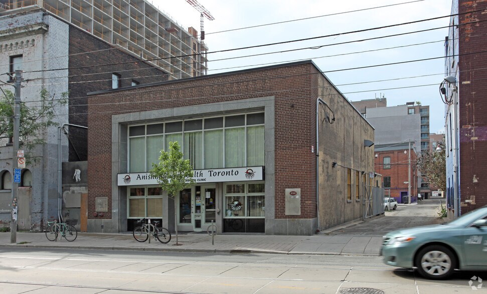 225 Queen St E, Toronto, ON à louer - Photo principale – Image 1 sur 2