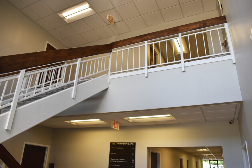 176 Thompson Ln, Nashville, TN à louer - Photo de l’immeuble – Image 3 sur 11