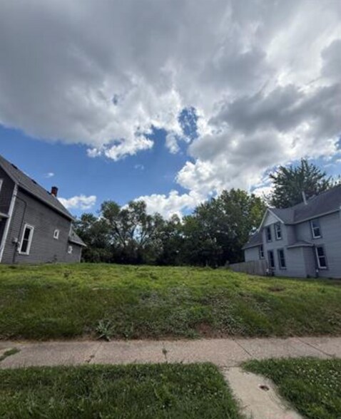 1501 Bridge Ave, Davenport, IA à vendre - Photo de l’immeuble – Image 2 sur 5