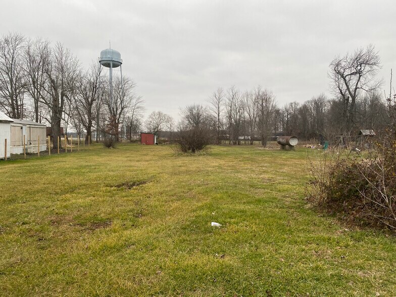 125 Village Ln, Marysville, IN à vendre - Photo principale – Image 1 sur 5