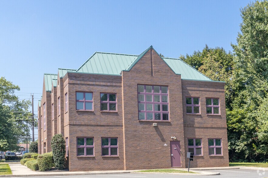 7 Dunmore Ave, Ewing, NJ à louer - Photo de l’immeuble – Image 2 sur 5