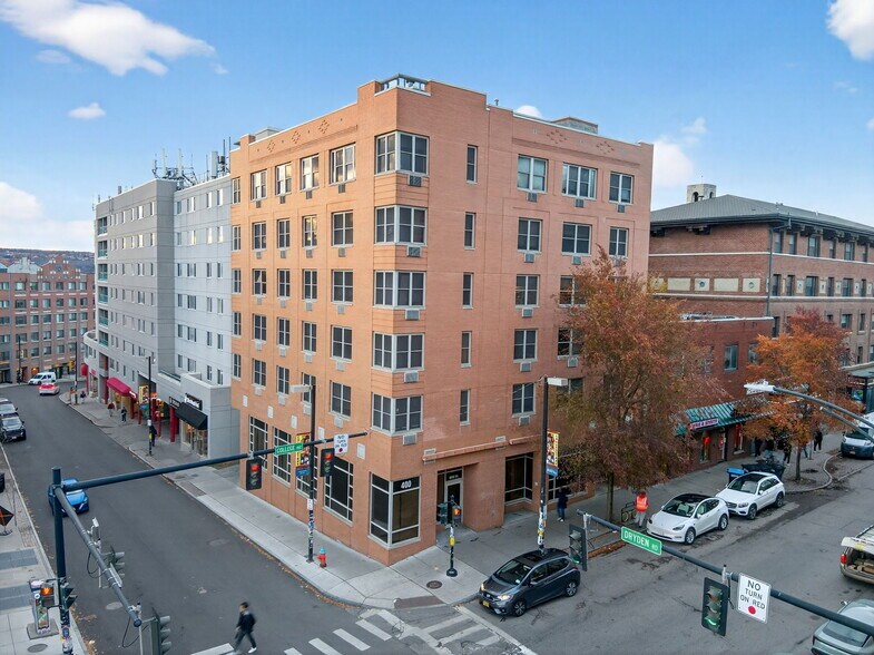 400 College Ave, Ithaca, NY à vendre - Photo de l’immeuble – Image 2 sur 24