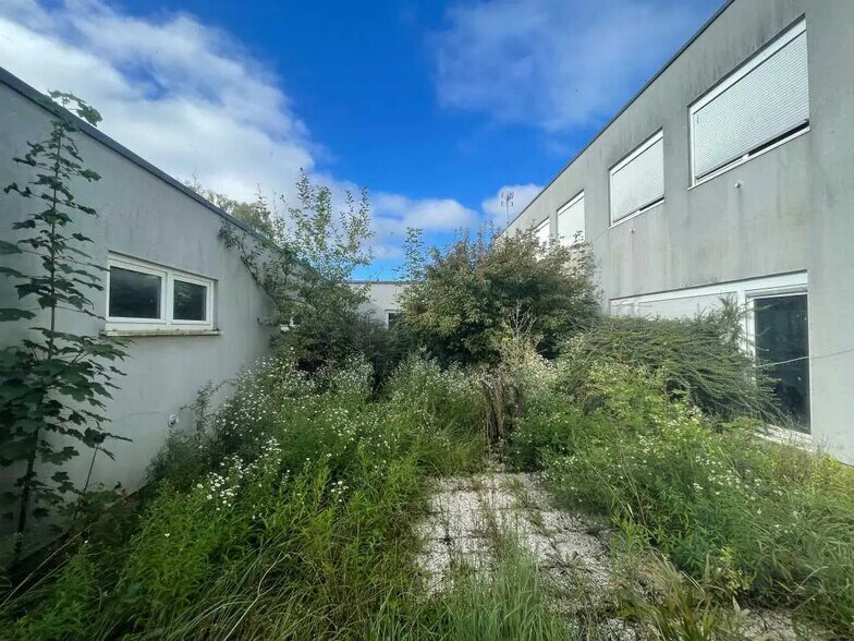 Local d'activités dans Chauny à vendre - Photo de l’immeuble – Image 3 sur 8