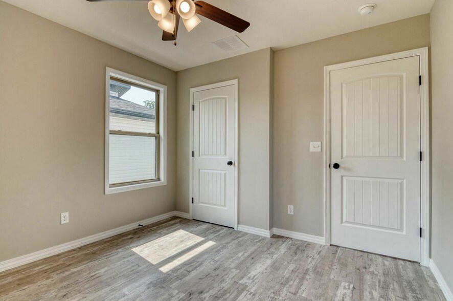 1205 E Paragon, Springfield, MO à vendre - Photo intérieure – Image 3 sur 12