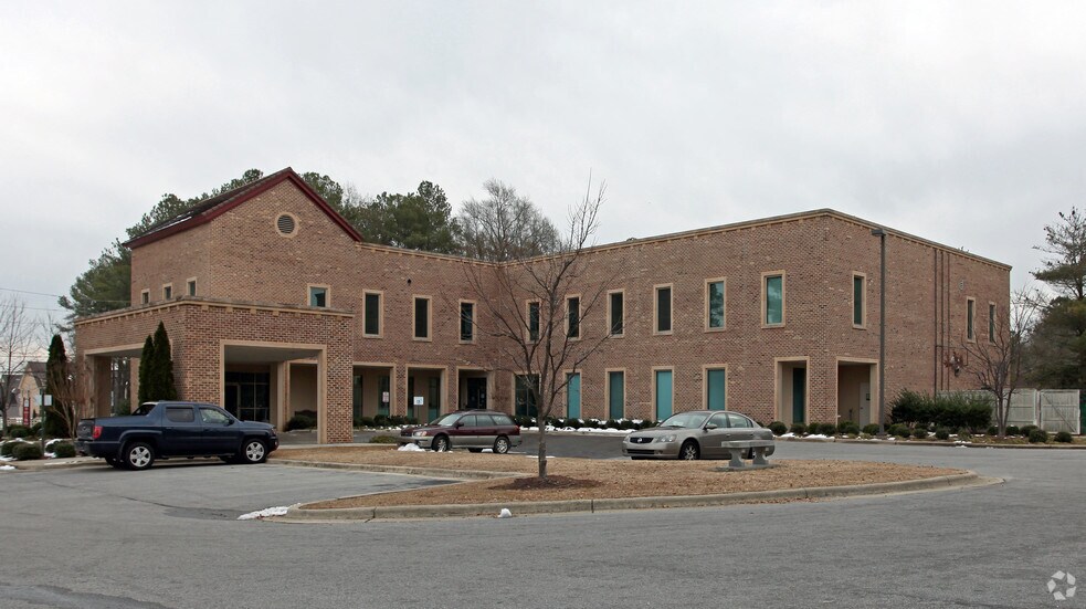 916 S Main St, Fuquay-Varina, NC à louer - Photo de l’immeuble – Image 2 sur 15