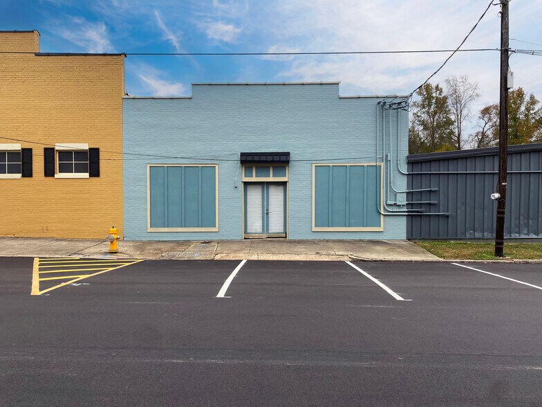 121 W Vance St, Zebulon, NC à vendre - Photo de l’immeuble – Image 2 sur 4