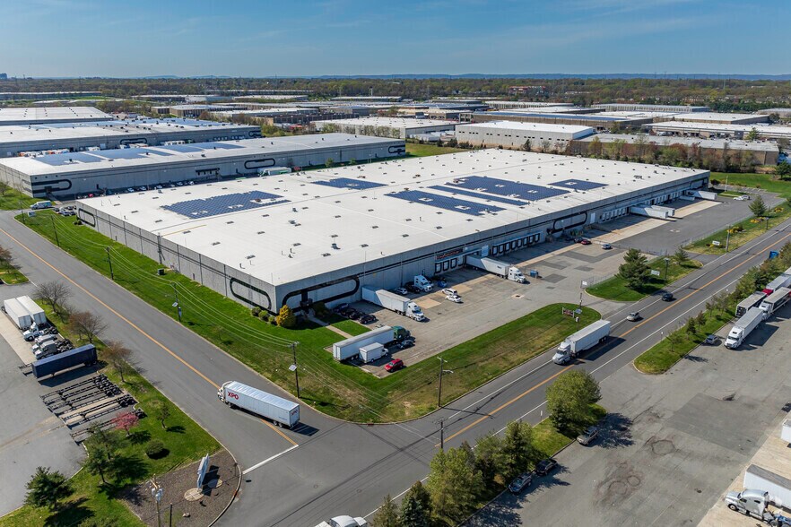 36 Saw Mill Pond Rd, Edison, NJ à louer - Aérien – Image 2 sur 4