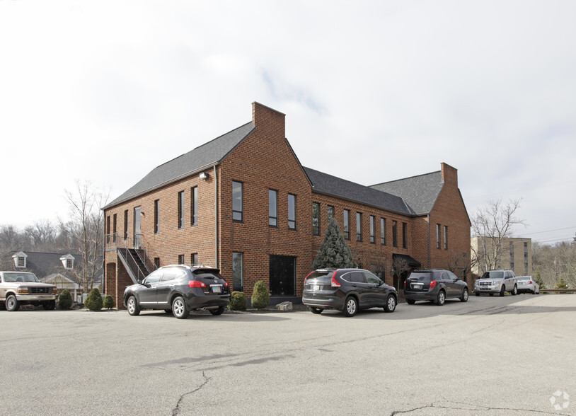3975 Erie Ave, Cincinnati, OH à vendre - Photo de l’immeuble – Image 2 sur 7