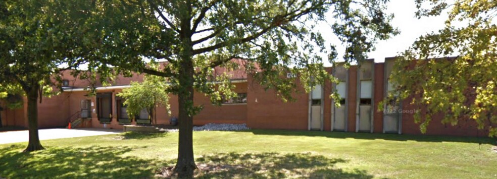 1241 Ambassador Blvd, Saint Louis, MO à louer - Photo de l’immeuble – Image 1 sur 1