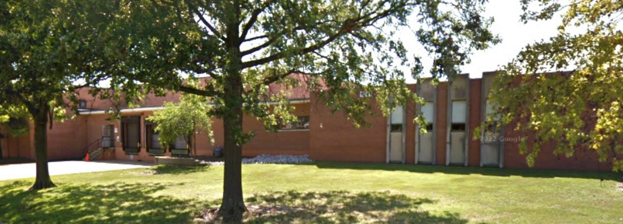 1241 Ambassador Blvd, Saint Louis, MO à louer Photo de l’immeuble– Image 1 sur 2