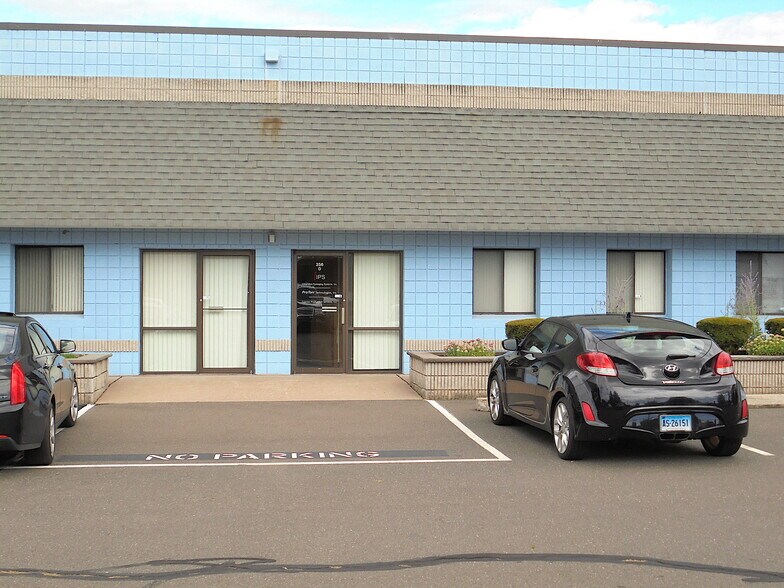 256 Main St, East Windsor, CT à louer - Photo de l’immeuble – Image 3 sur 17