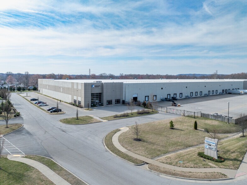 5100 Jeff Commerce Dr, Louisville, KY à louer - Photo de l’immeuble – Image 3 sur 6