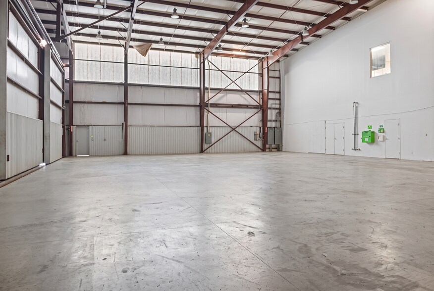 18000 Groeschke Rd, Houston, TX à louer - Photo de l’immeuble – Image 3 sur 45
