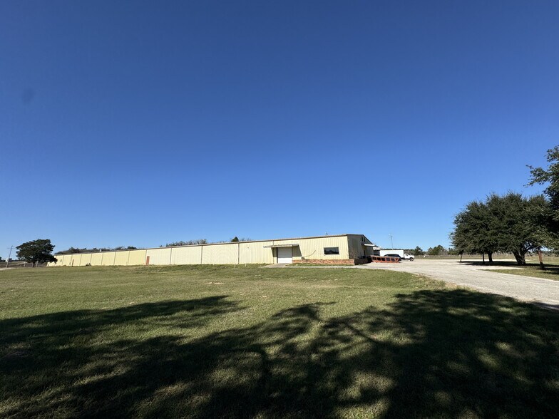 2502 Highway 304, Smithville, TX à vendre - Photo de l’immeuble – Image 3 sur 13