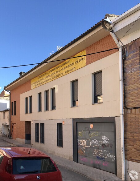 Immeuble residentiel dans Colmenar Viejo, Madrid à vendre - Photo de l’immeuble – Image 2 sur 3