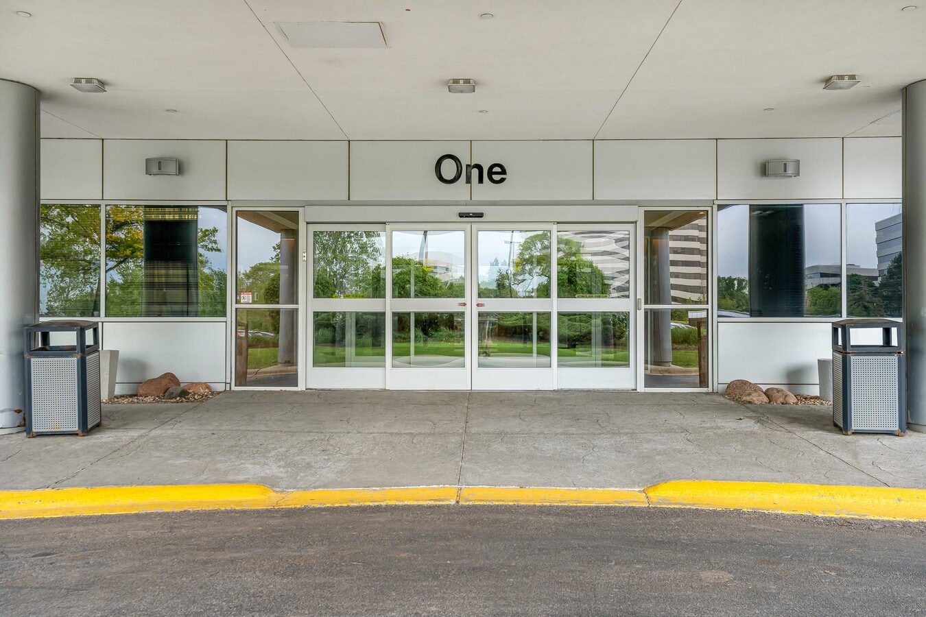 1 TransAm Plaza Dr, Oakbrook Terrace, IL 60181 - Lot 170 -  - Photo intérieure - Image 1 of 23