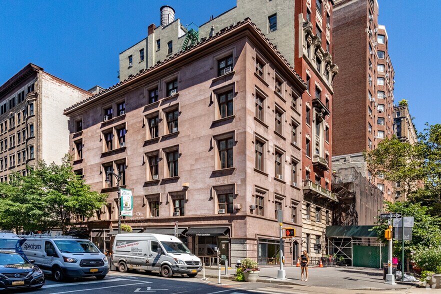 1 W 8th St, New York, NY à louer - Photo principale – Image 3 sur 9