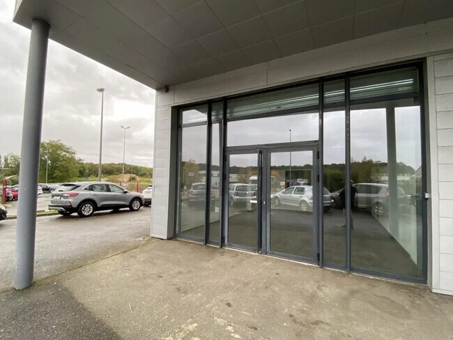 Plus de détails pour Local commercial à louer